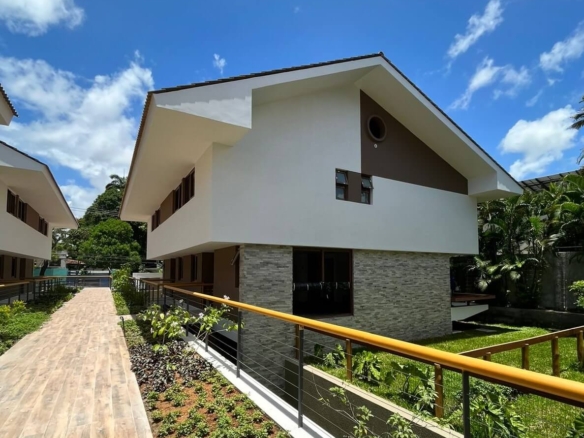 Casa de Condomínio a Venda no Poço