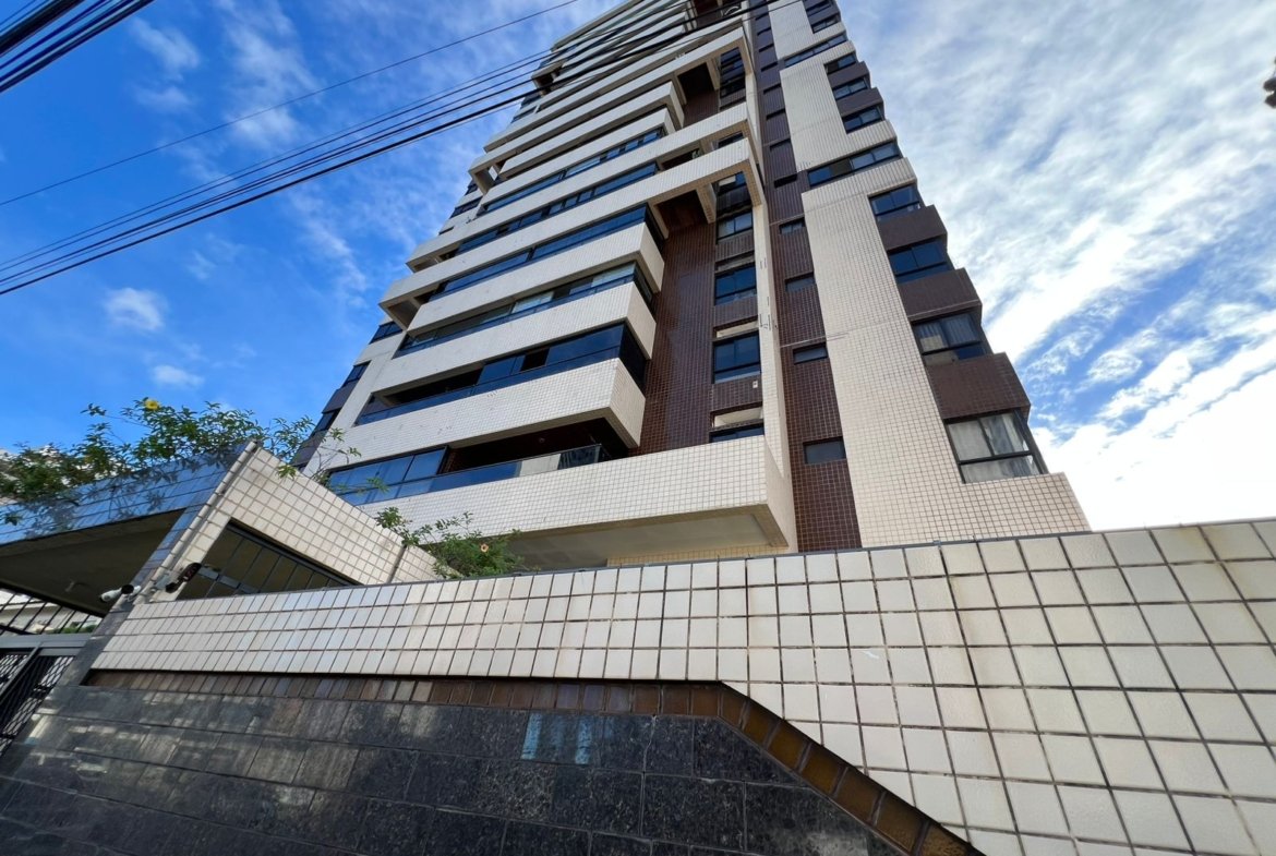 Apartamento a Venda em Candeias a 100 Metros do Mar