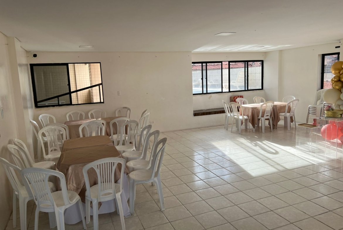 Apartamento a Venda em Candeias a 100 Metros do Mar