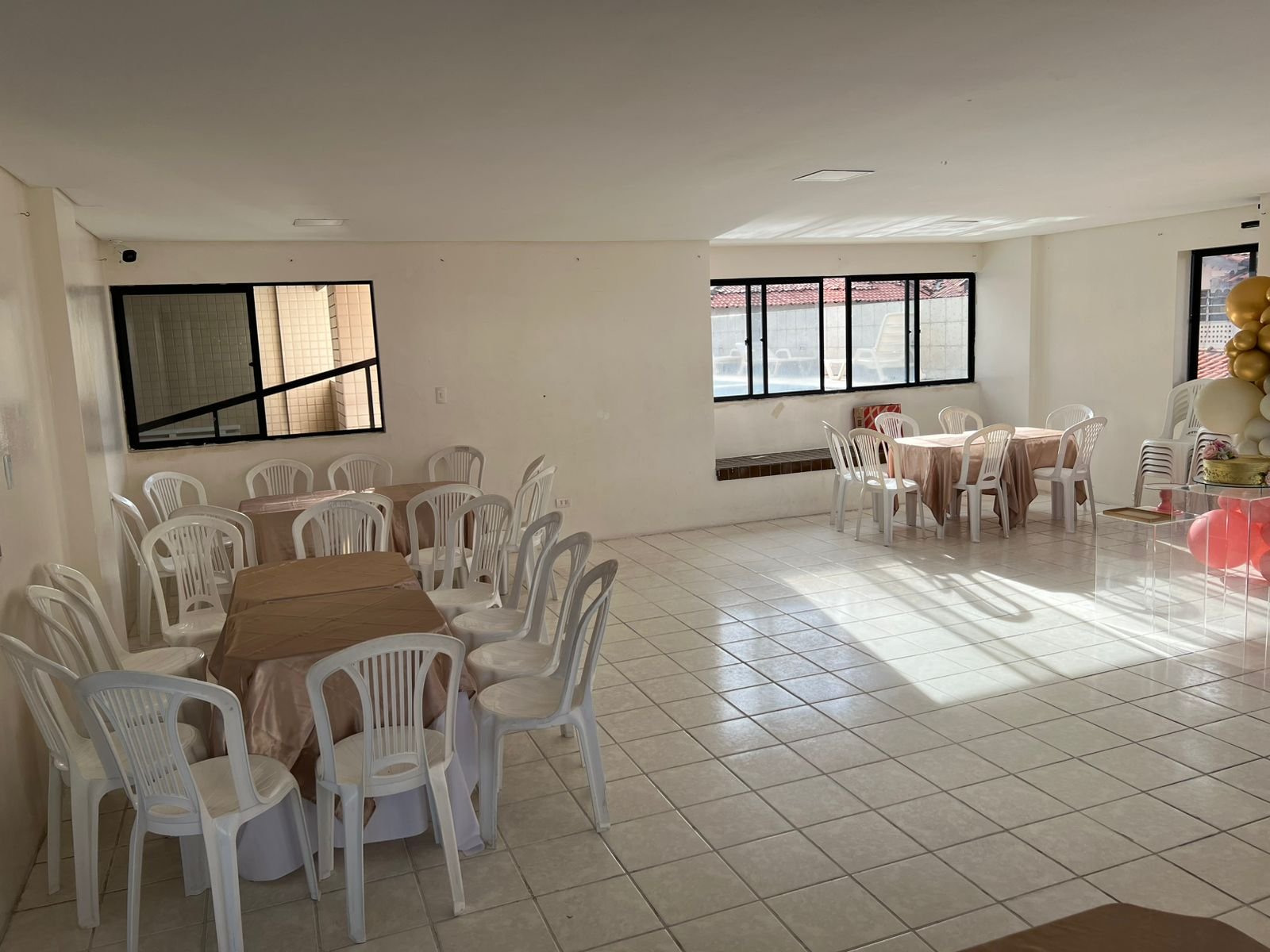 Apartamento a Venda em Candeias a 100 Metros do Mar