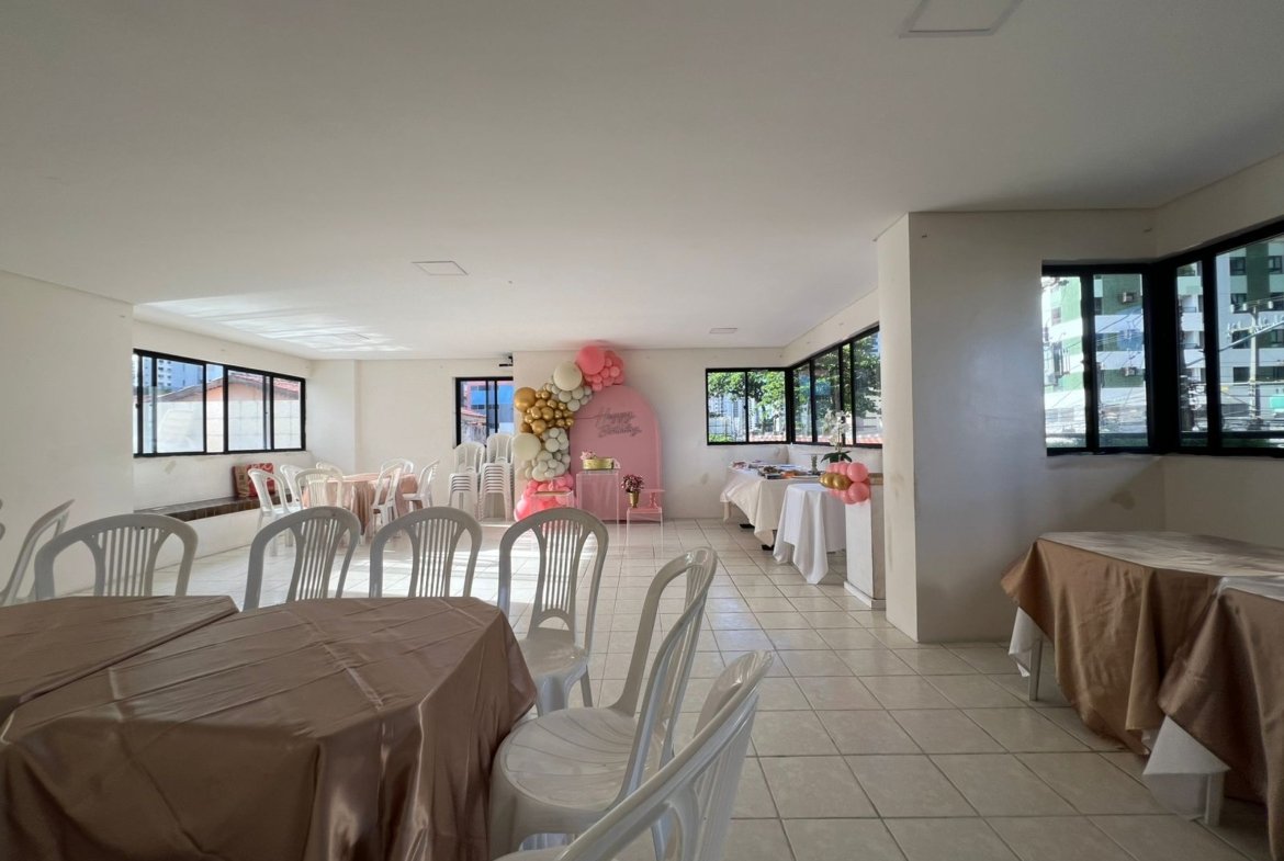 Apartamento a Venda em Candeias a 100 Metros do Mar
