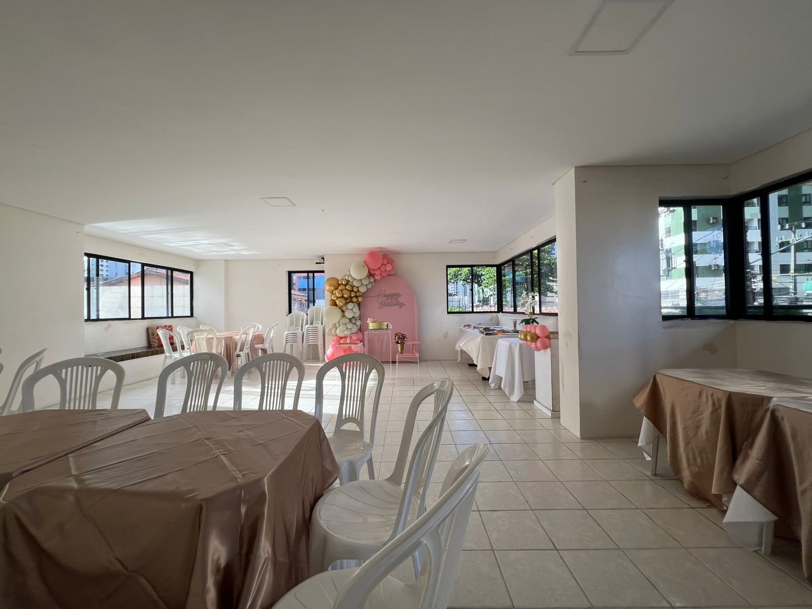Apartamento a Venda em Candeias a 100 Metros do Mar