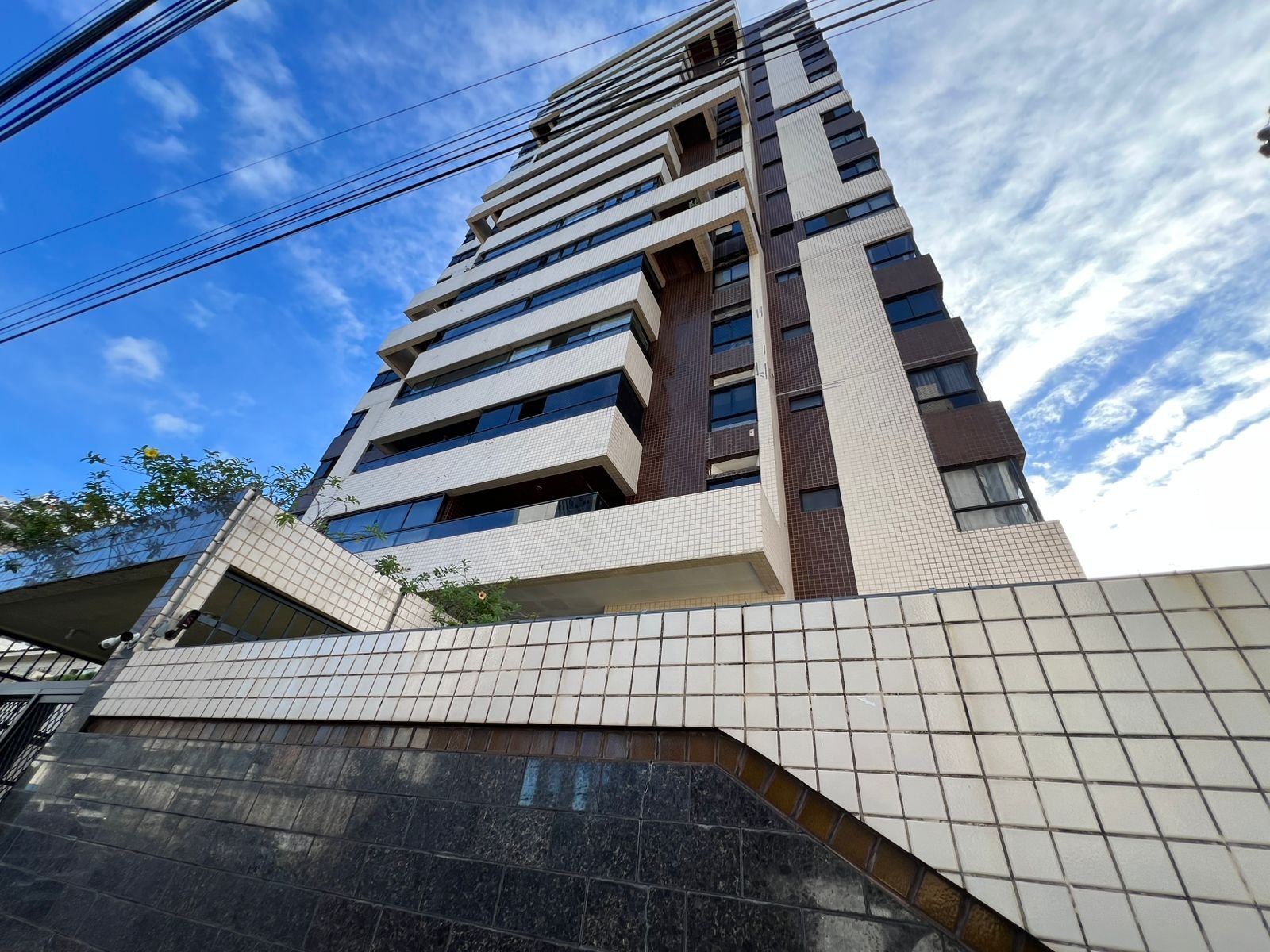 Apartamento a Venda em Candeias a 100 Metros do Mar