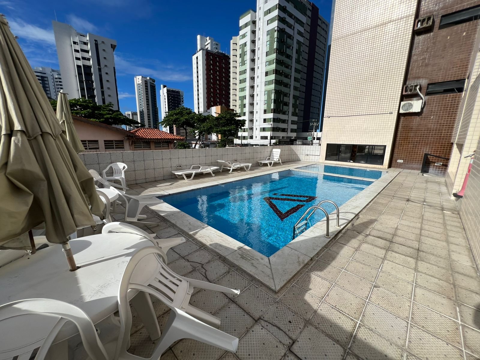 Apartamento a Venda em Candeias a 100 Metros do Mar