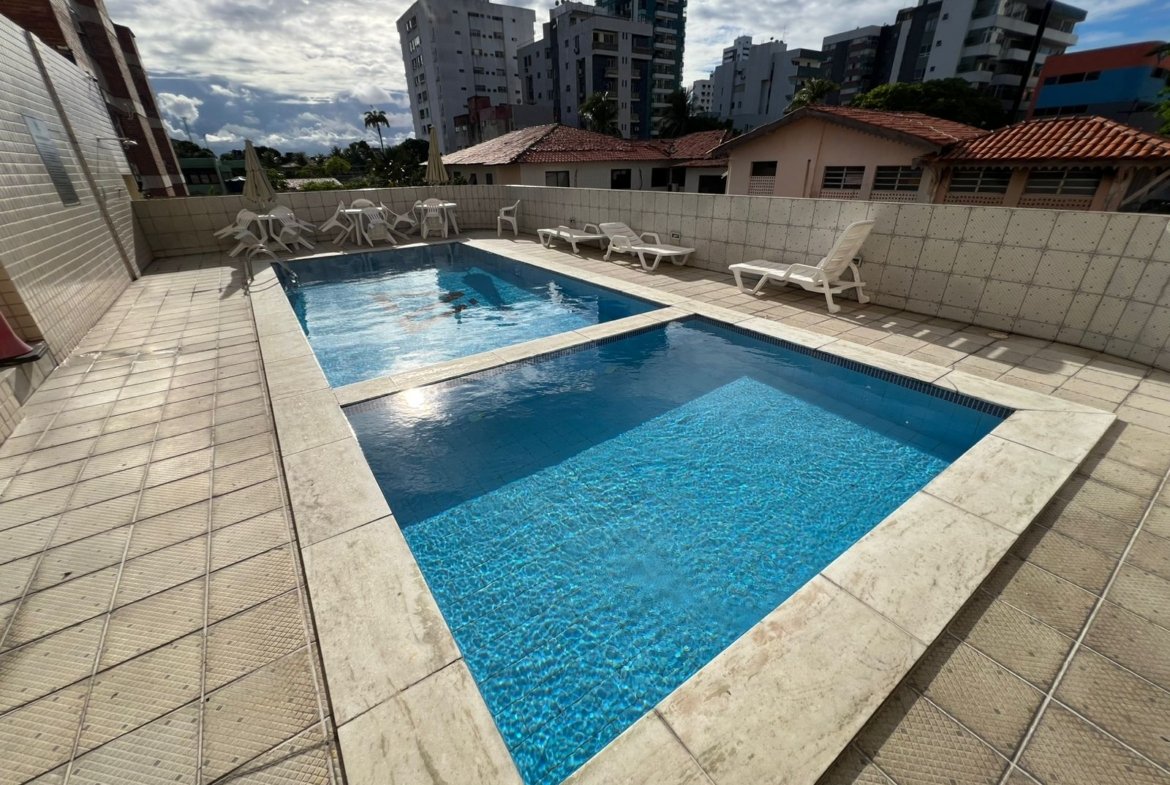 Apartamento a Venda em Candeias a 100 Metros do Mar