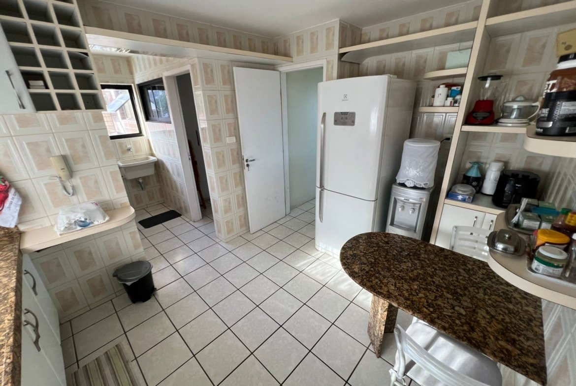 Apartamento a Venda em Candeias a 100 Metros do Mar