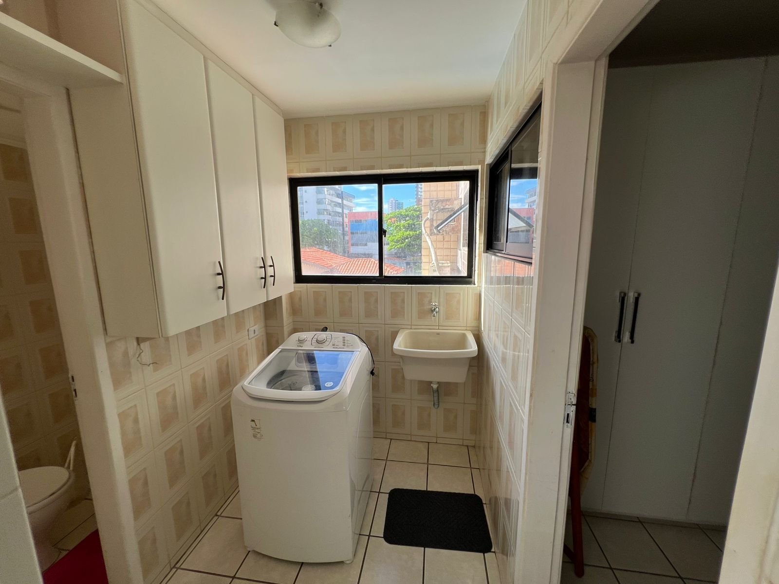 Apartamento a Venda em Candeias a 100 Metros do Mar