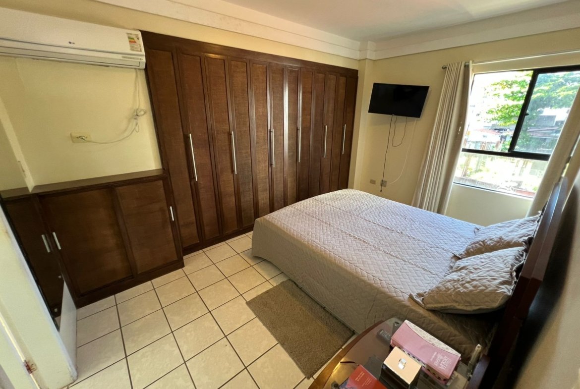 Apartamento a Venda em Candeias a 100 Metros do Mar