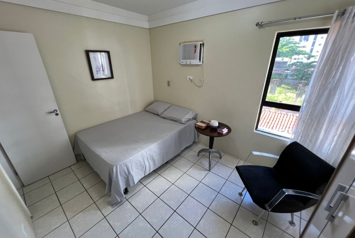 Apartamento a Venda em Candeias a 100 Metros do Mar
