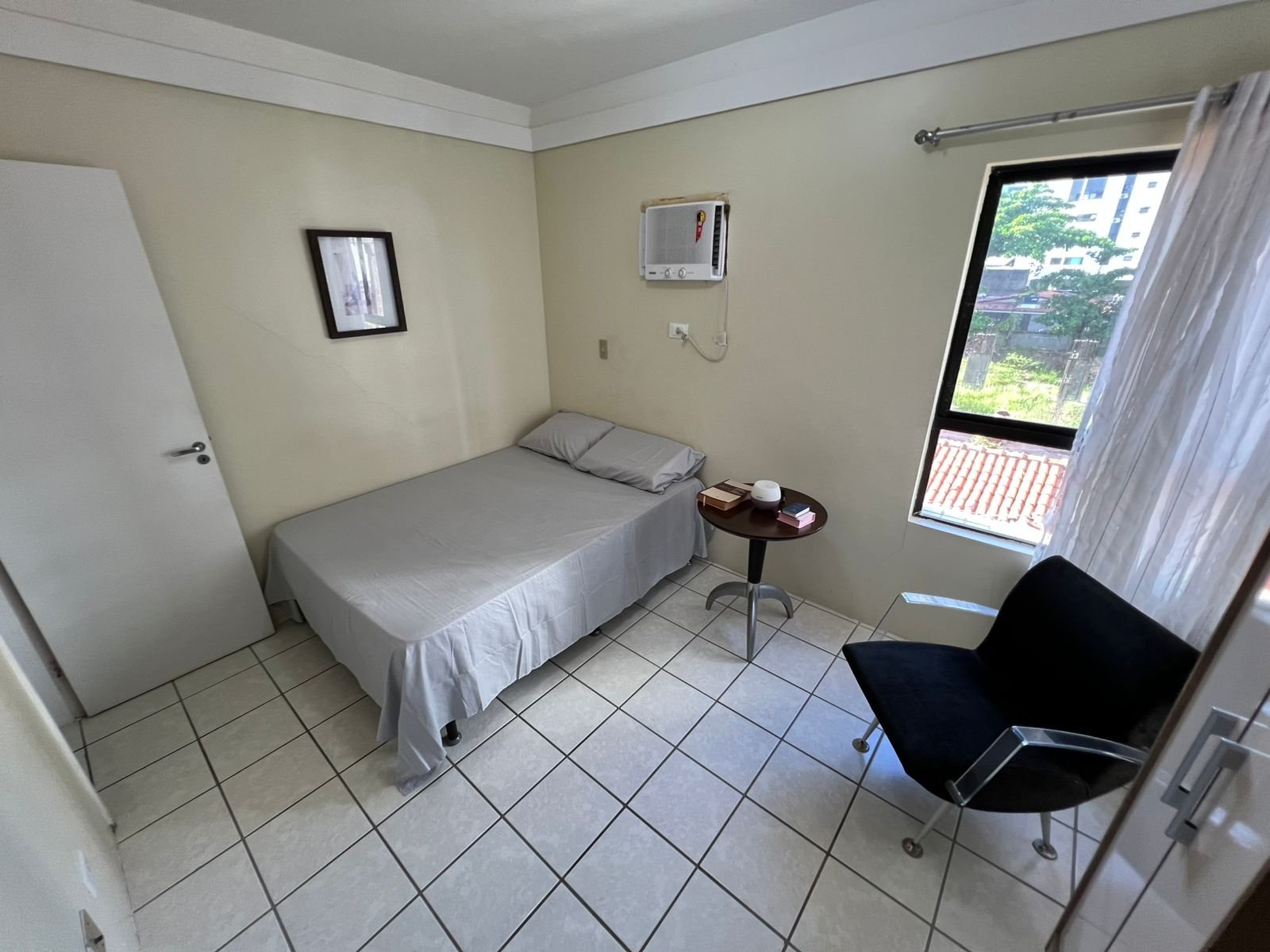 Apartamento a Venda em Candeias a 100 Metros do Mar