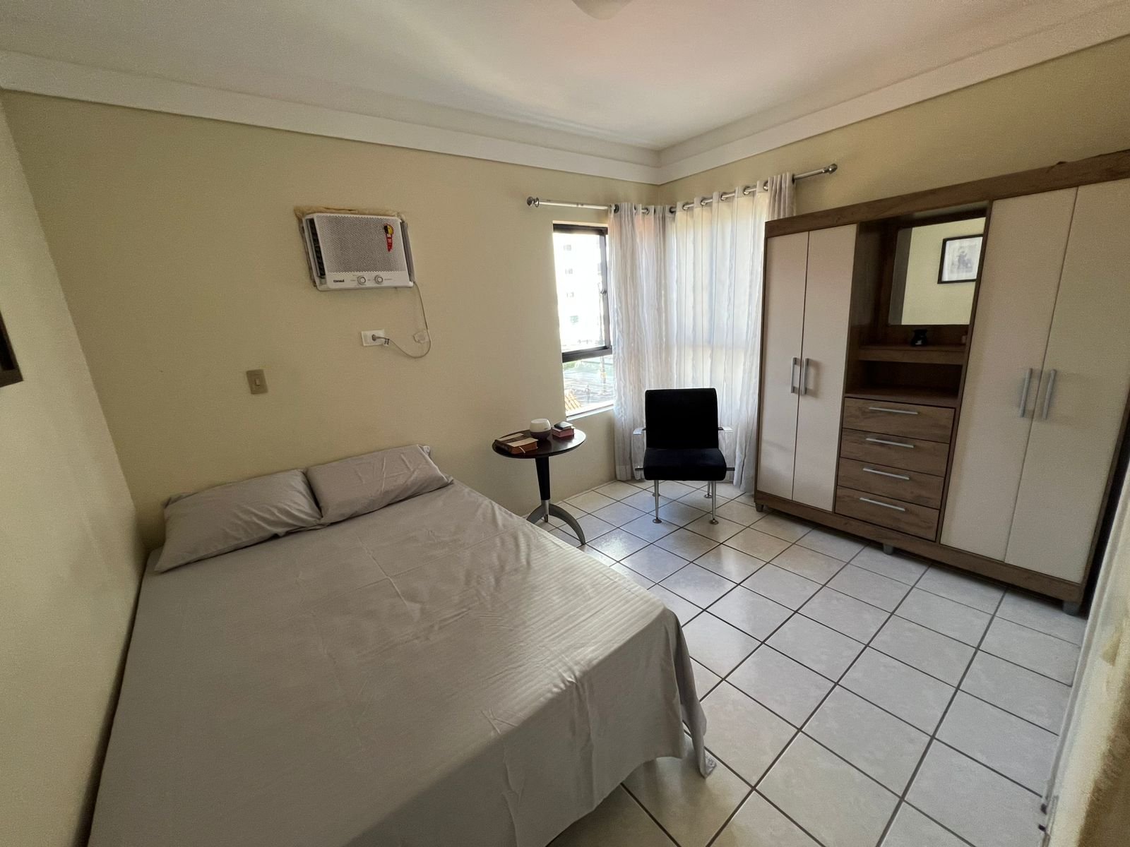 Apartamento a Venda em Candeias a 100 Metros do Mar