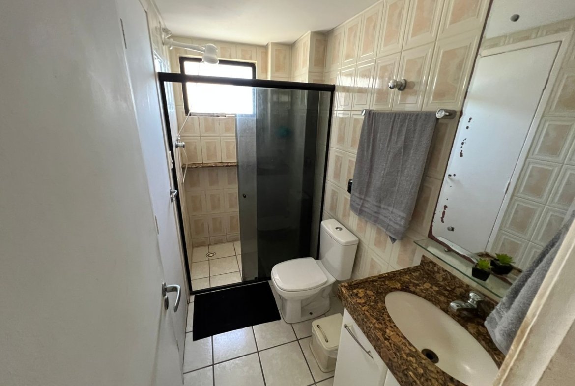 Apartamento a Venda em Candeias a 100 Metros do Mar
