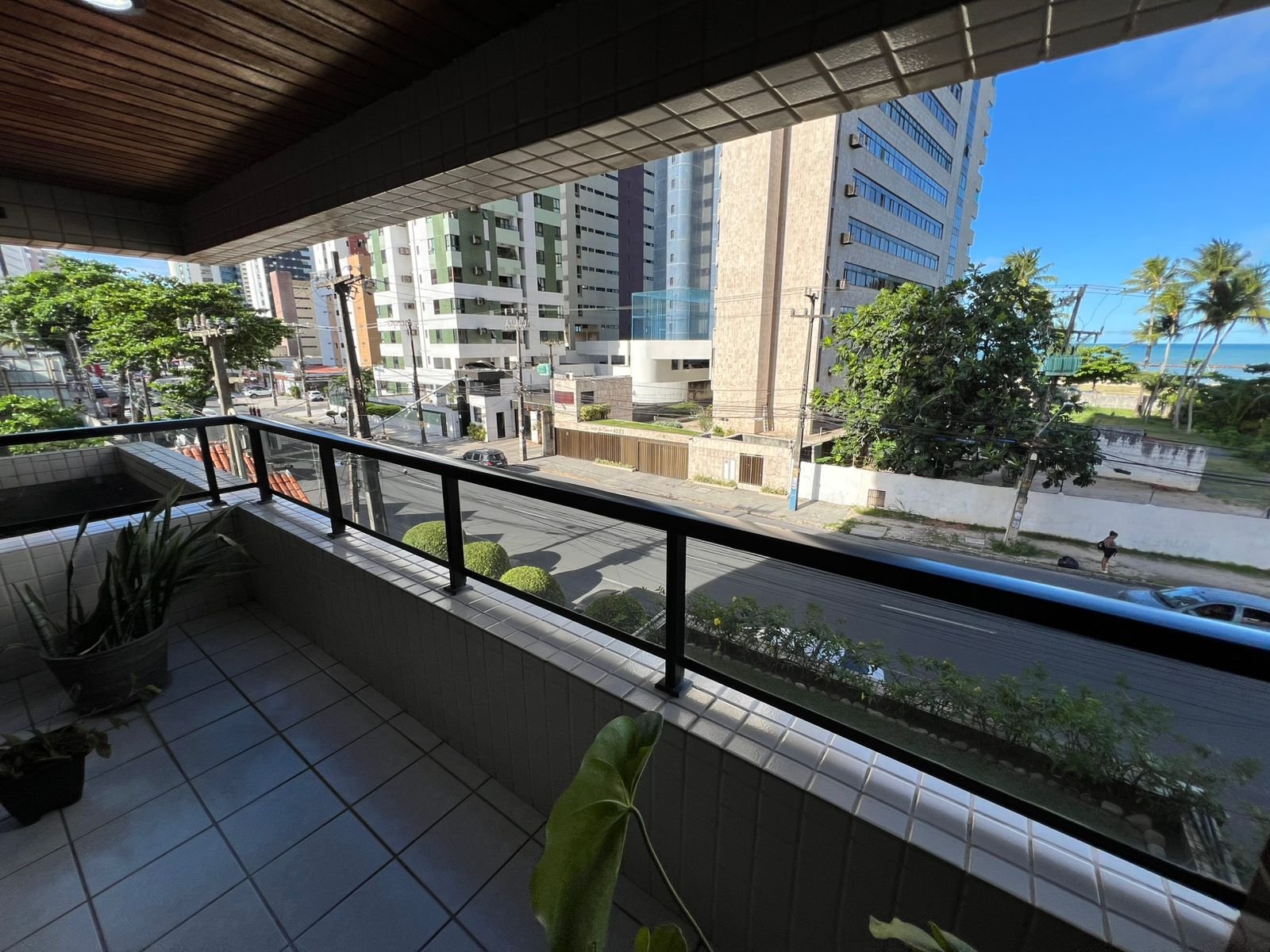 Apartamento a Venda em Candeias a 100 Metros do Mar