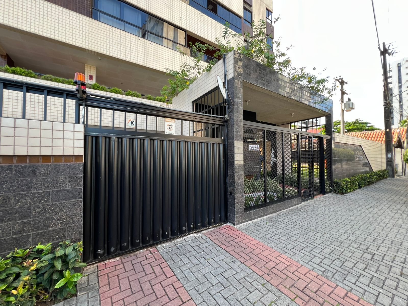 Apartamento a Venda em Candeias a 100 Metros do Mar